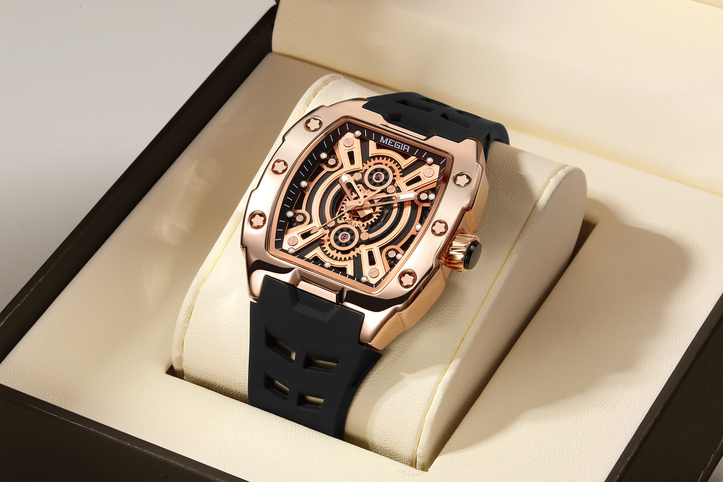 MEGIR New Sport Watches for Men Waterproof Male Military Quartz Wristwatch Silicone Strap Large Dial Luminous Watch Montre Homme 8116